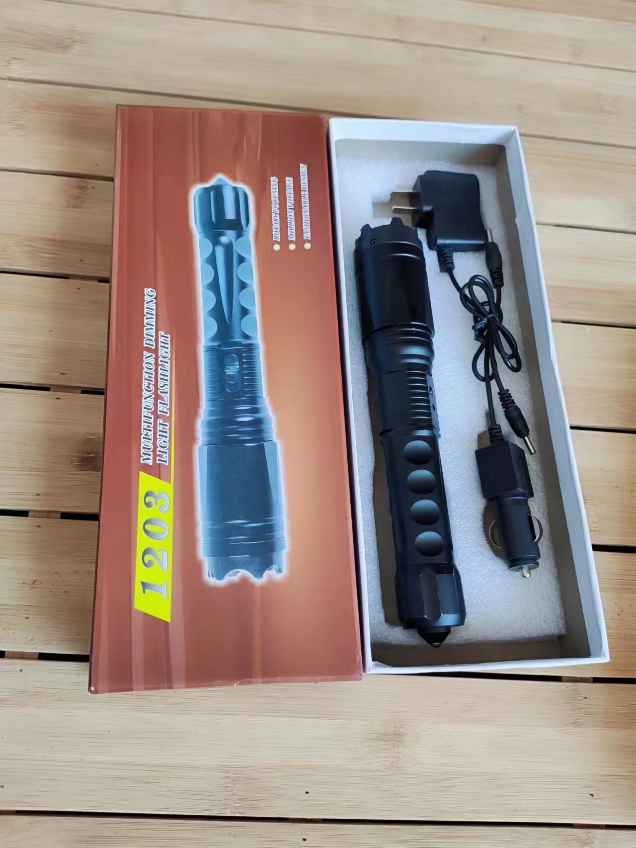 1203防身高壓電擊棒