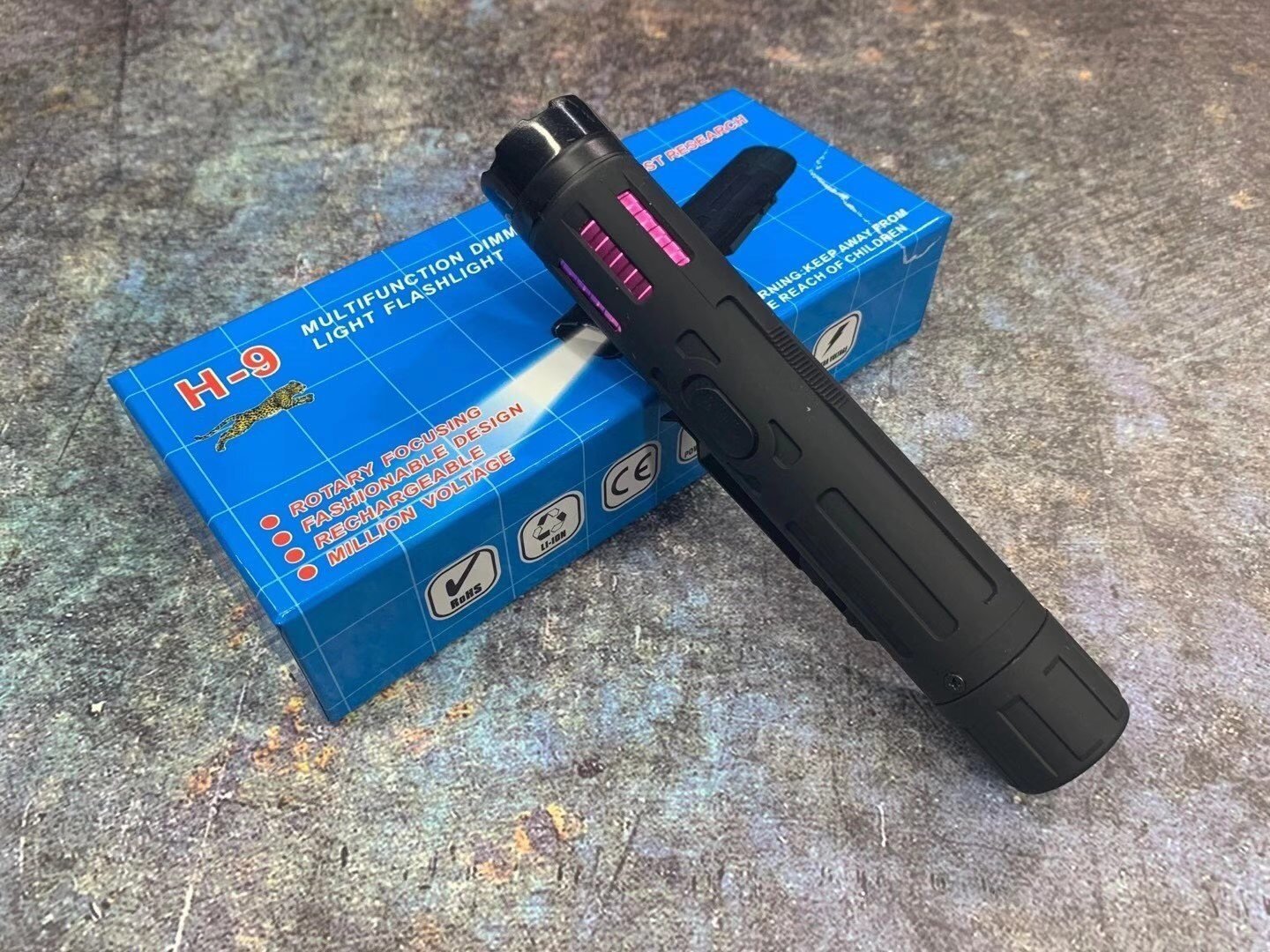H9型強(qiáng)光高壓電擊棒