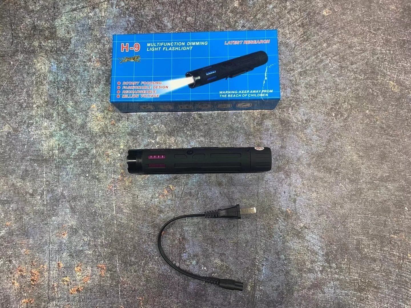 H9型強(qiáng)光高壓電擊棒